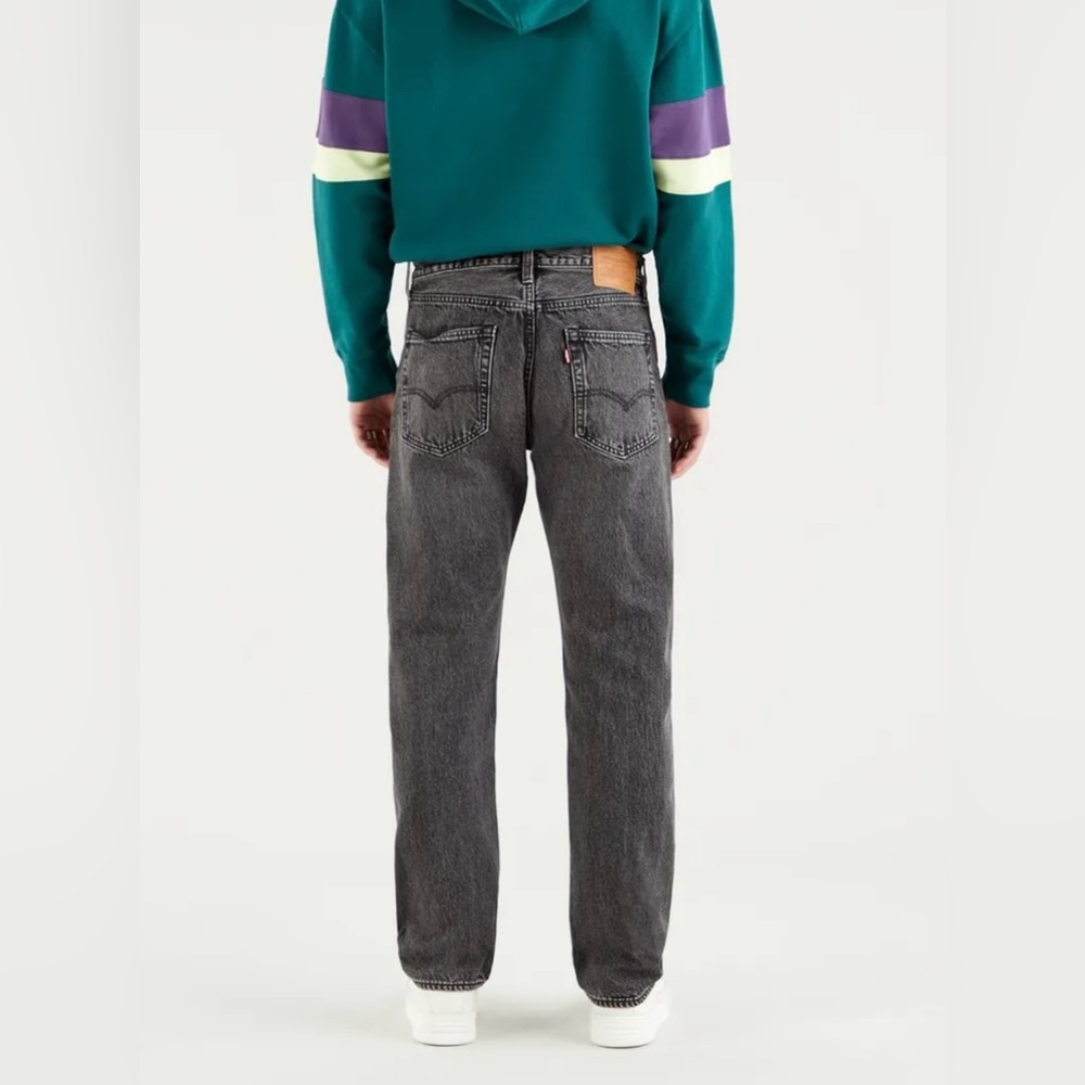 Levi's 551 Z Gray Authentic Straight Jeans 👖🩶

*NEW WITH TAGS 🏷️